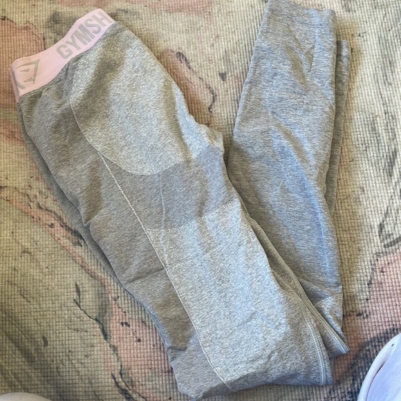 Gymshark Girly Light Gray and Baby Pink Flex Seamless Leggings🌸🐰 - Picture 4 of 5